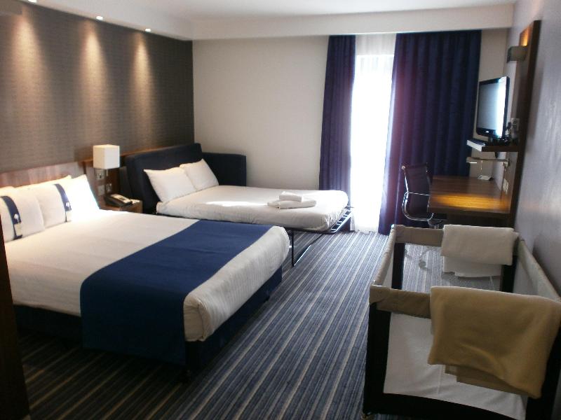 Holiday Inn Express Dunstable image