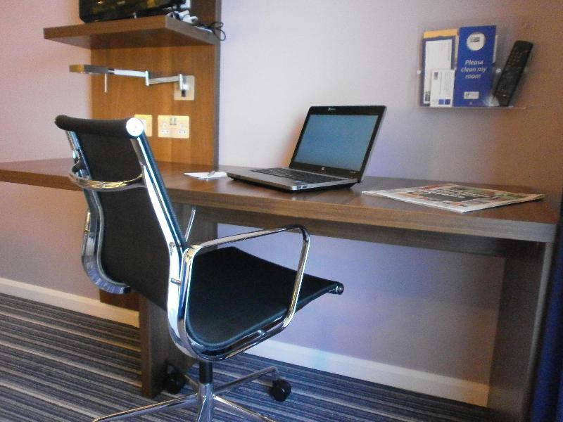 Holiday Inn Express Dunstable image