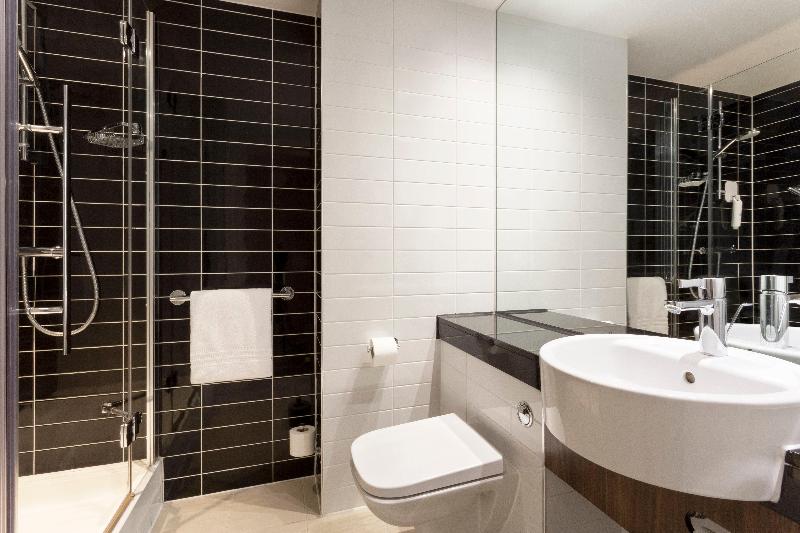 Holiday Inn Express Dunstable image
