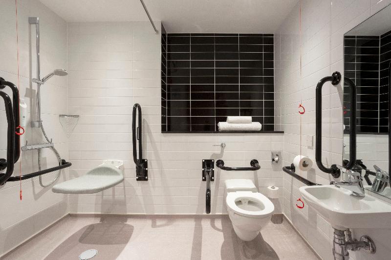 Holiday Inn Express Dunstable image