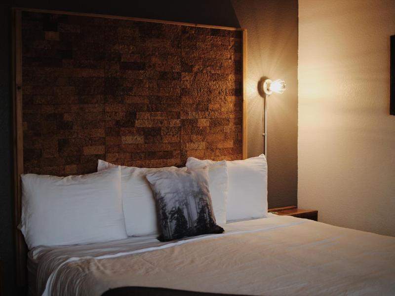 Adrift Hotel image