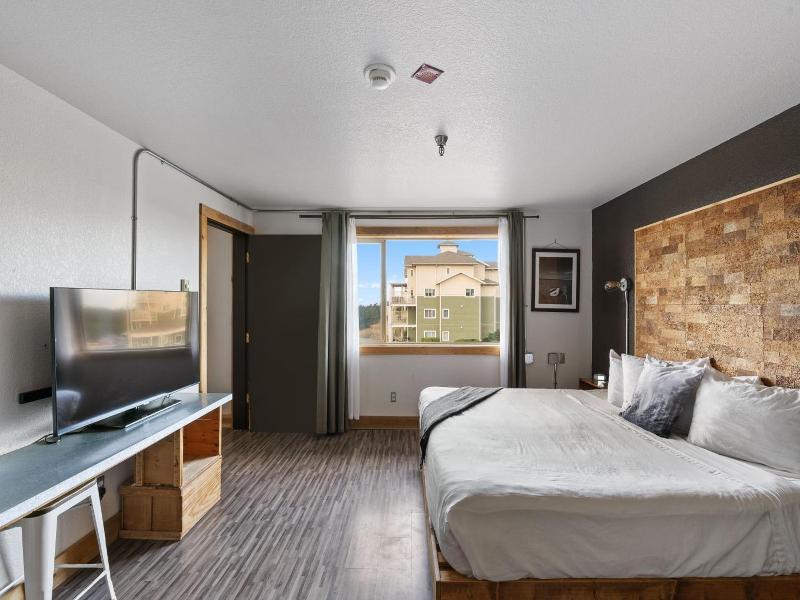Adrift Hotel image