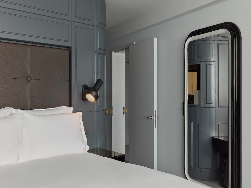 Sea Containers London image
