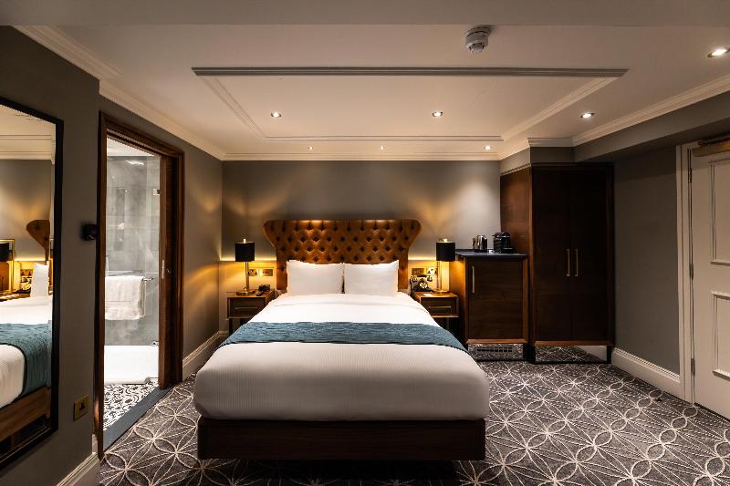 100 Queens Gate Hotel, Curio Collection By Hilton image