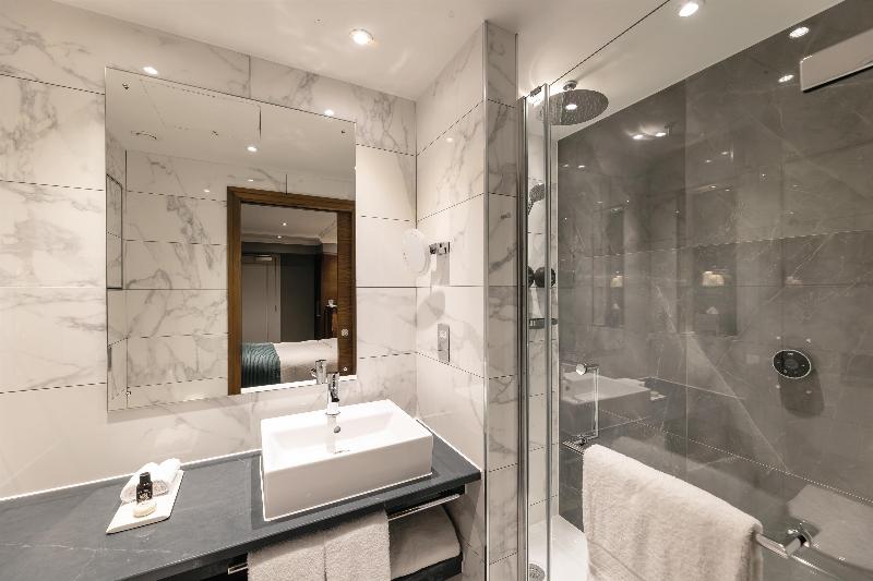 100 Queens Gate Hotel, Curio Collection By Hilton image
