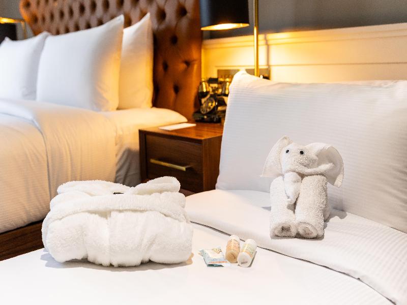 100 Queens Gate Hotel, Curio Collection by Hilton image