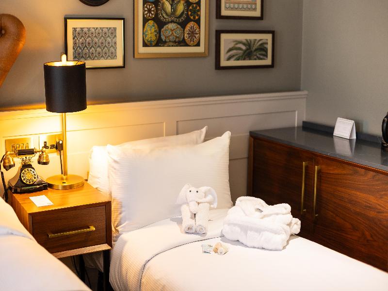 100 Queens Gate Hotel, Curio Collection by Hilton image
