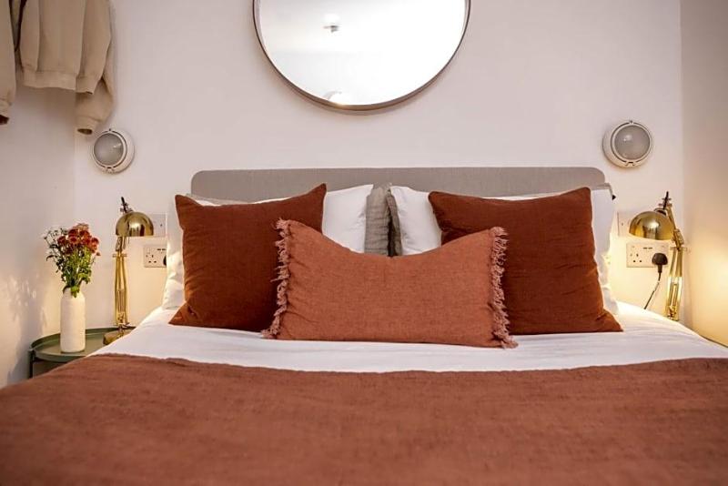 The Luxury Inn image