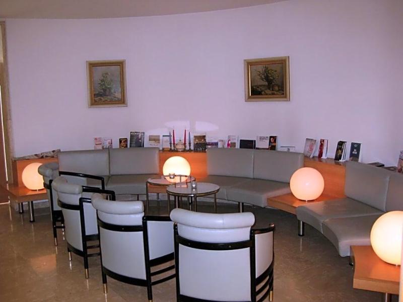 Dom image