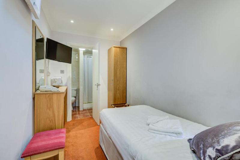 Admiral Hotel at Park Avenue image