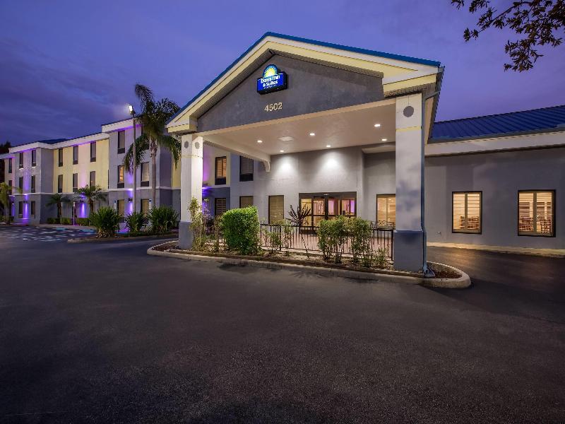 Days Inn & Suites by Wyndham Lakeland image
