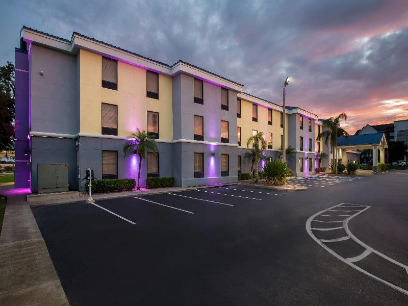 Days Inn & Suites by Wyndham Lakeland image