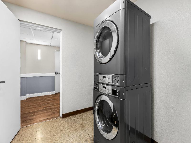 Days Inn & Suites by Wyndham Lakeland image