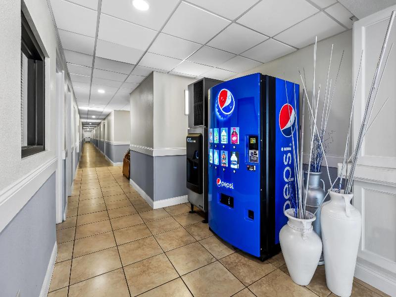 Days Inn & Suites by Wyndham Lakeland image