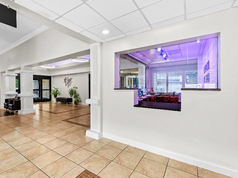 Days Inn & Suites by Wyndham Lakeland image
