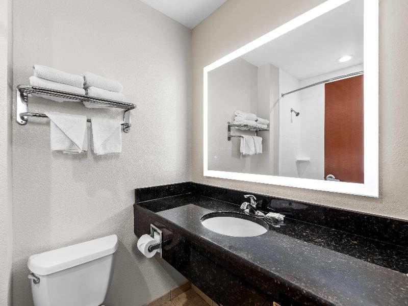 Days Inn & Suites by Wyndham Lakeland image