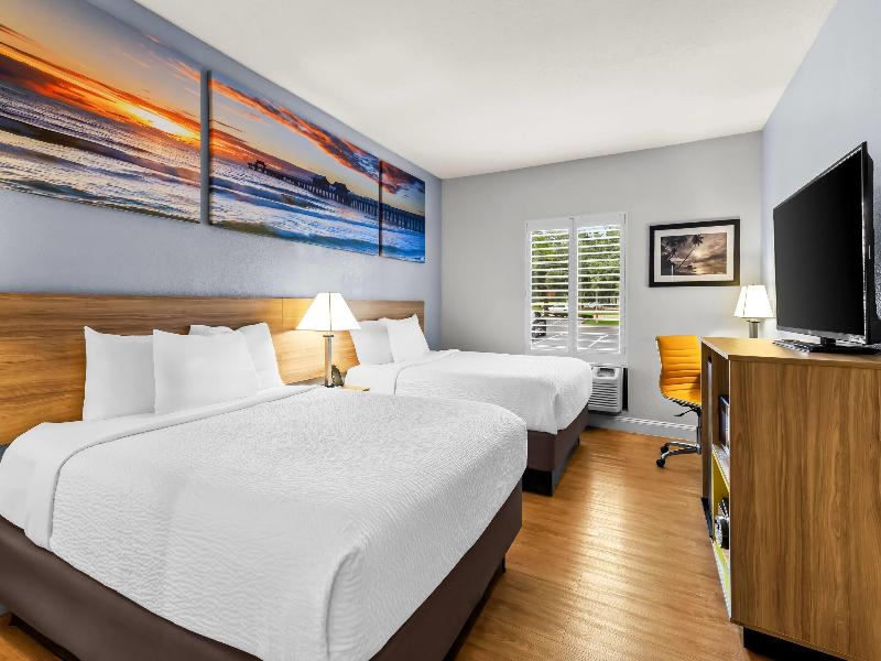 Days Inn & Suites by Wyndham Lakeland image