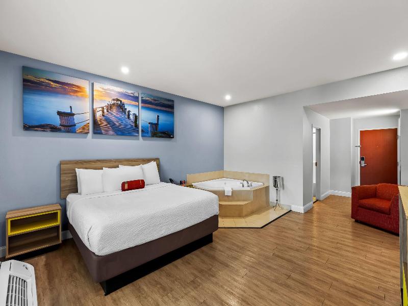 Days Inn & Suites by Wyndham Lakeland image