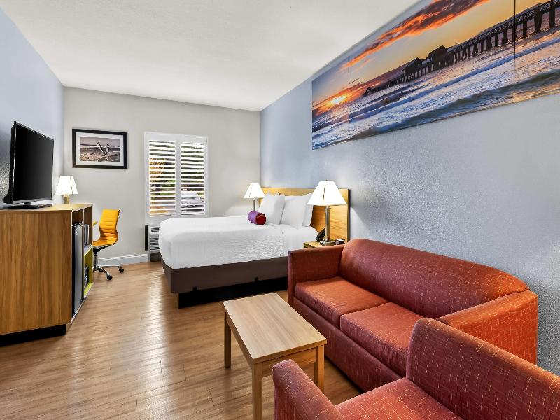 Days Inn & Suites by Wyndham Lakeland image