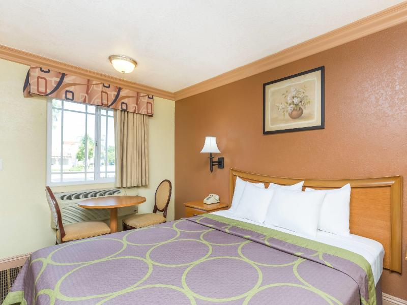 Super 8 by Wyndham Azusa image