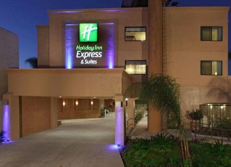 Holiday Inn Express Hotel & Suites of Woodland Hil