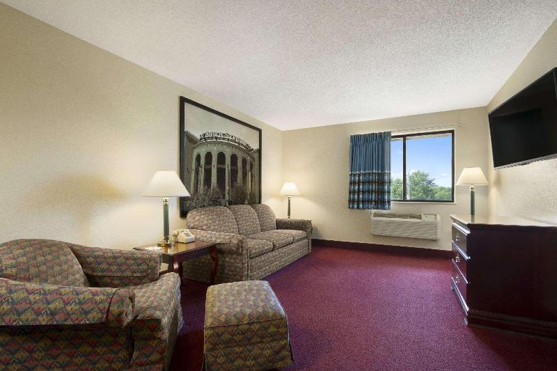 Super 8 by Wyndham Cuba image