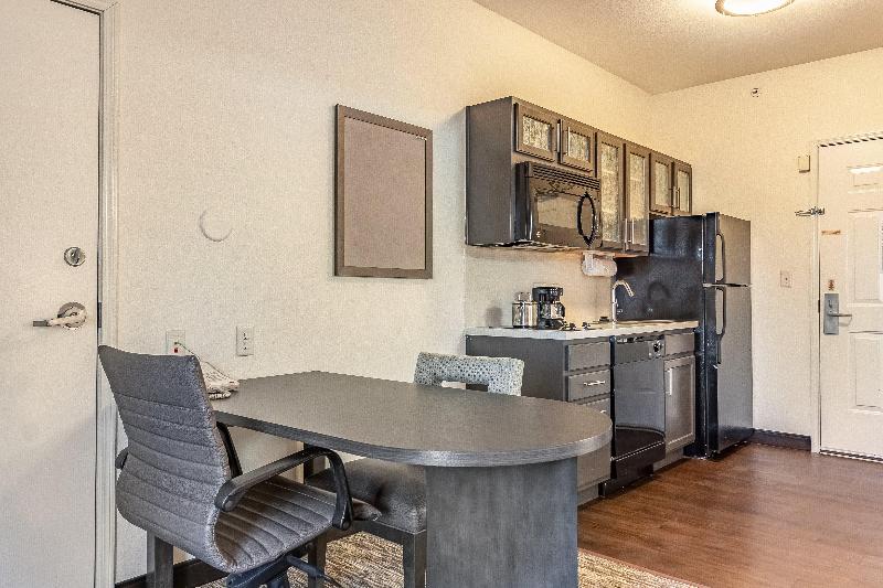 Candlewood Suites Lincoln photo 24