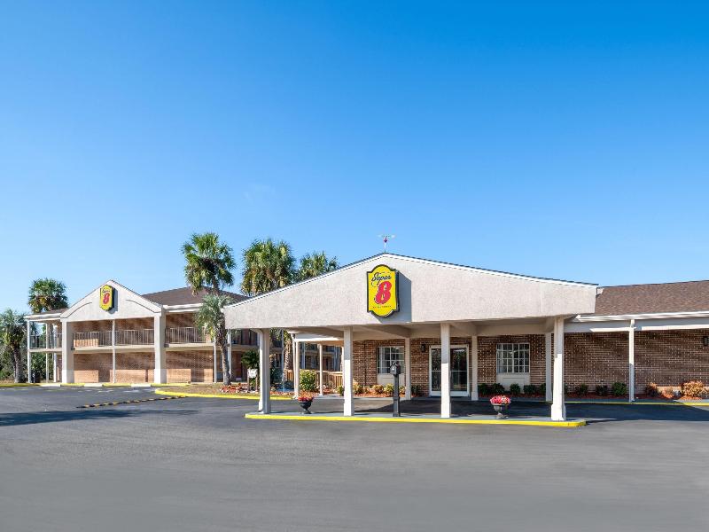 Super 8 by Wyndham Lake City image