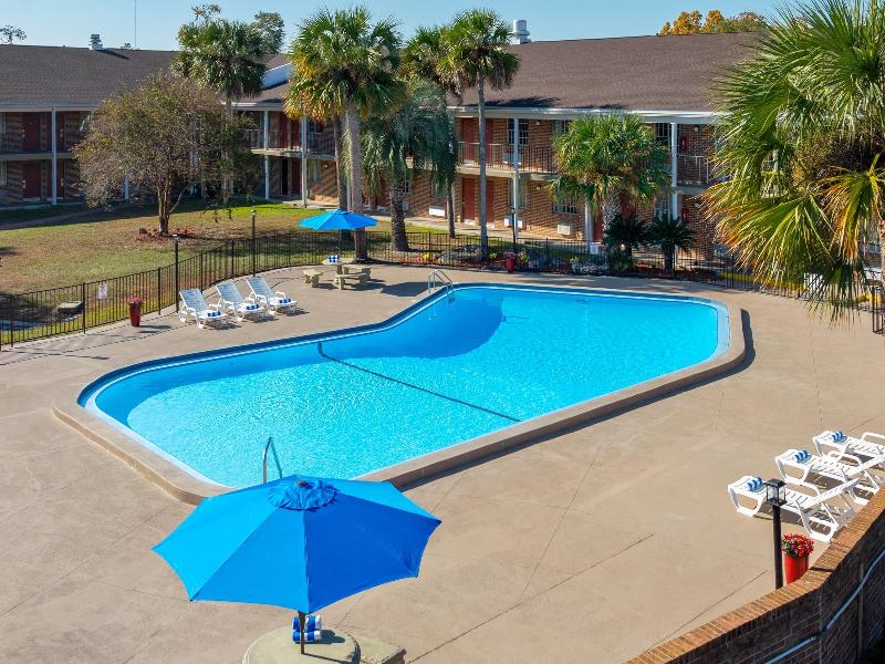 Super 8 by Wyndham Lake City image