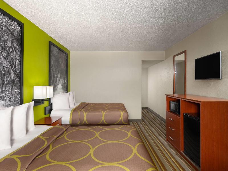 Super 8 by Wyndham Lake City image