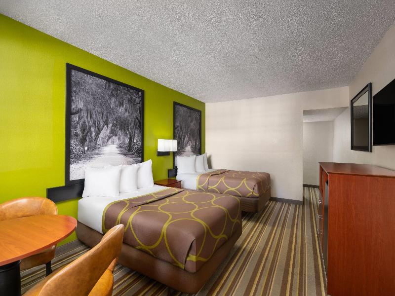 Super 8 by Wyndham Lake City image