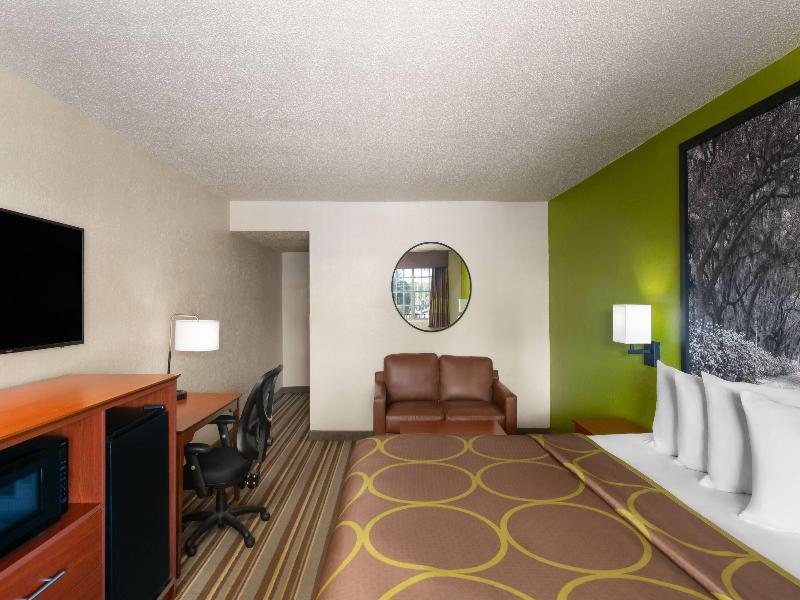 Super 8 by Wyndham Lake City image