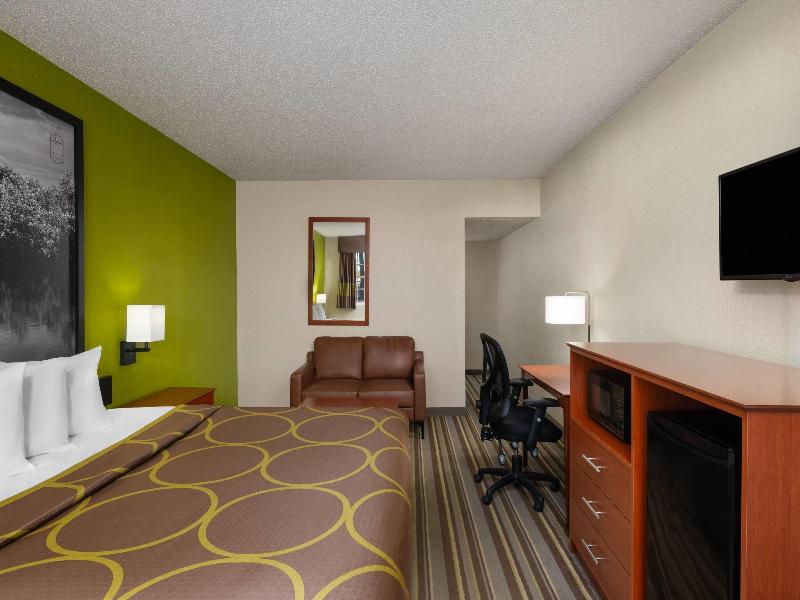Super 8 by Wyndham Lake City image