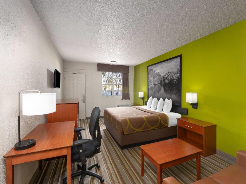 Super 8 by Wyndham Lake City image