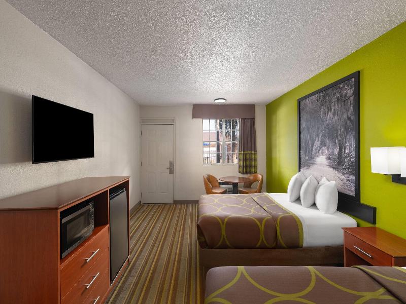 Super 8 by Wyndham Lake City image