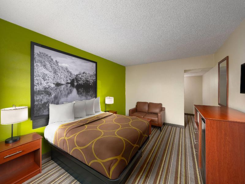 Super 8 by Wyndham Lake City image