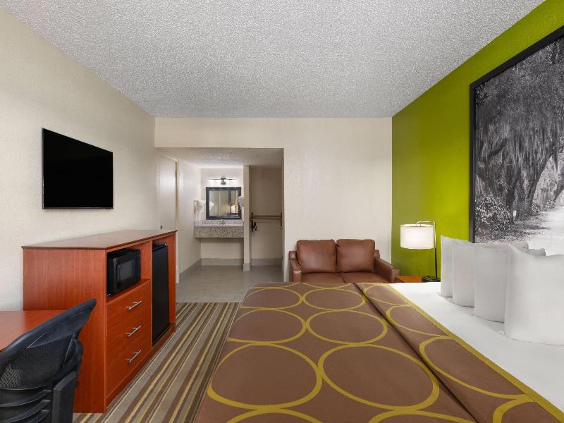 Super 8 by Wyndham Lake City image