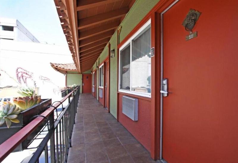 Royal Pagoda Motel image