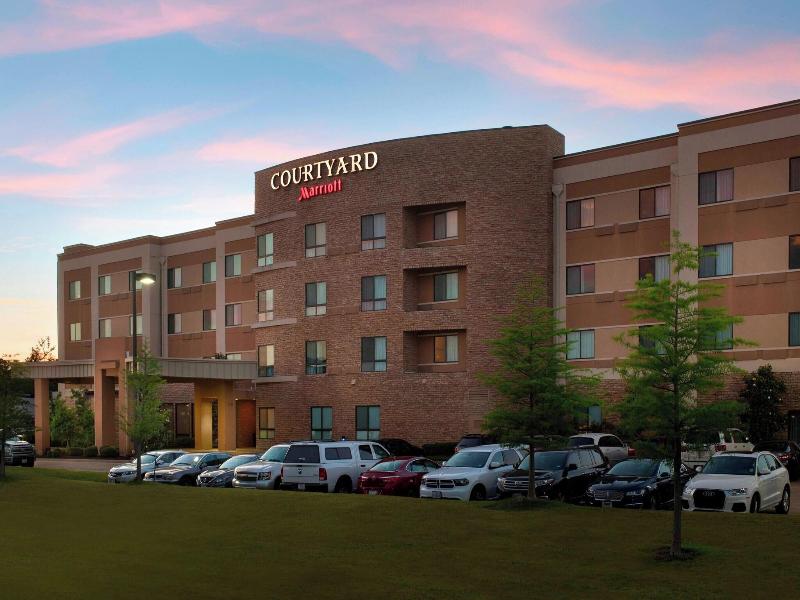 Courtyard Lufkin image