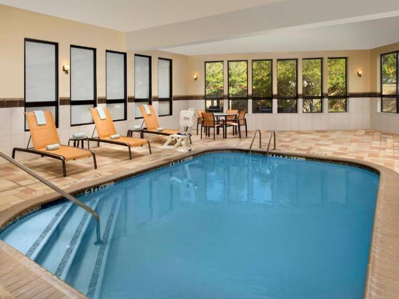 Courtyard Lufkin image