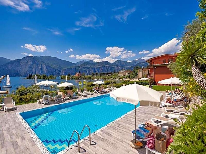 Beach Hotel Rosa image