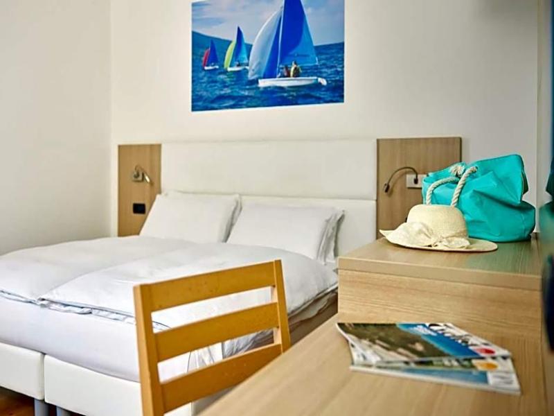 Beach Hotel Rosa image