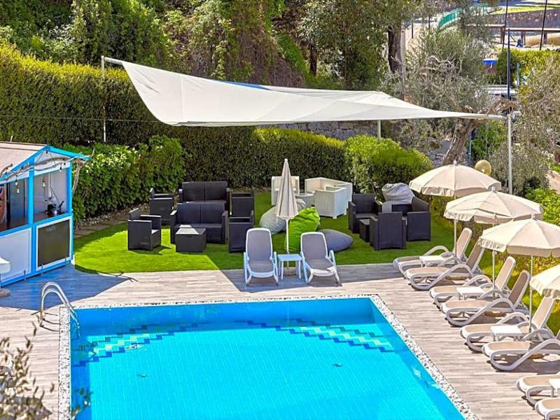 Beach Hotel Rosa image