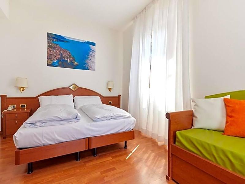 Beach Hotel Rosa image