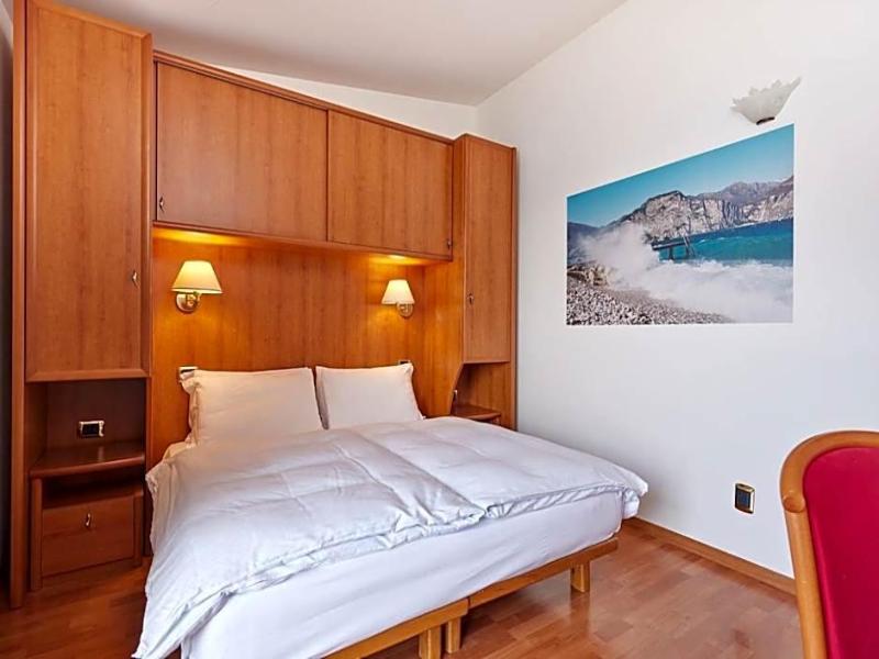 Beach Hotel Rosa image
