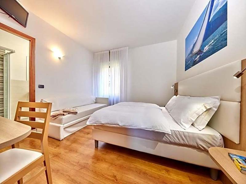 Beach Hotel Rosa image