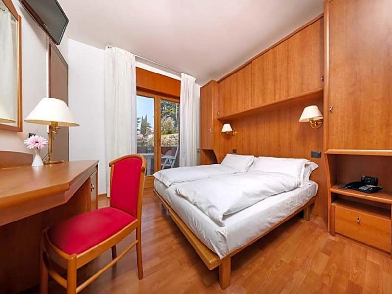 Beach Hotel Rosa image