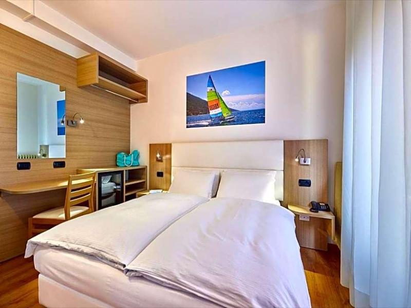 Beach Hotel Rosa image