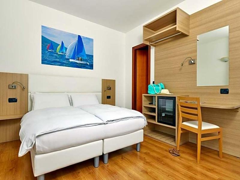 Beach Hotel Rosa image