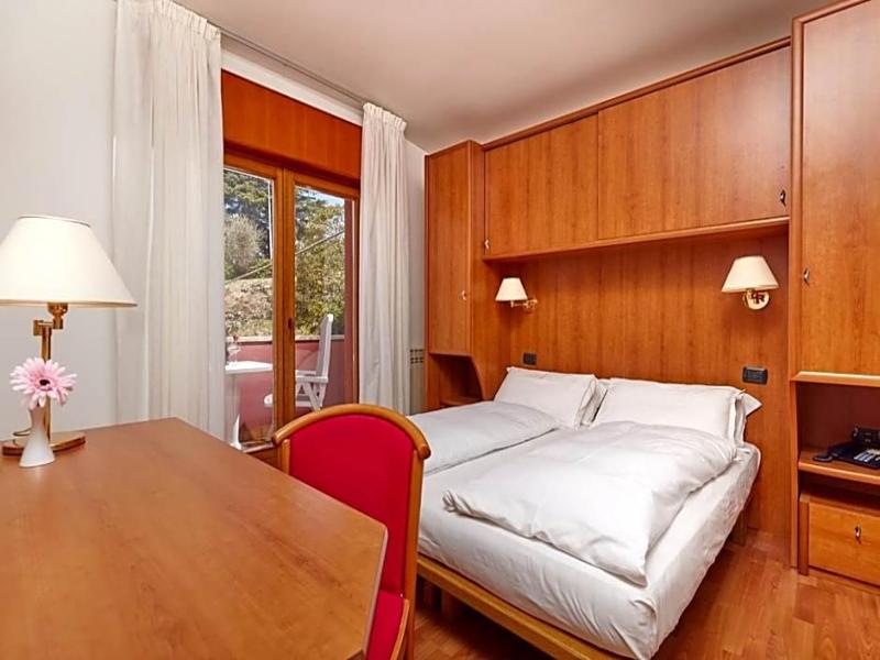 Beach Hotel Rosa image